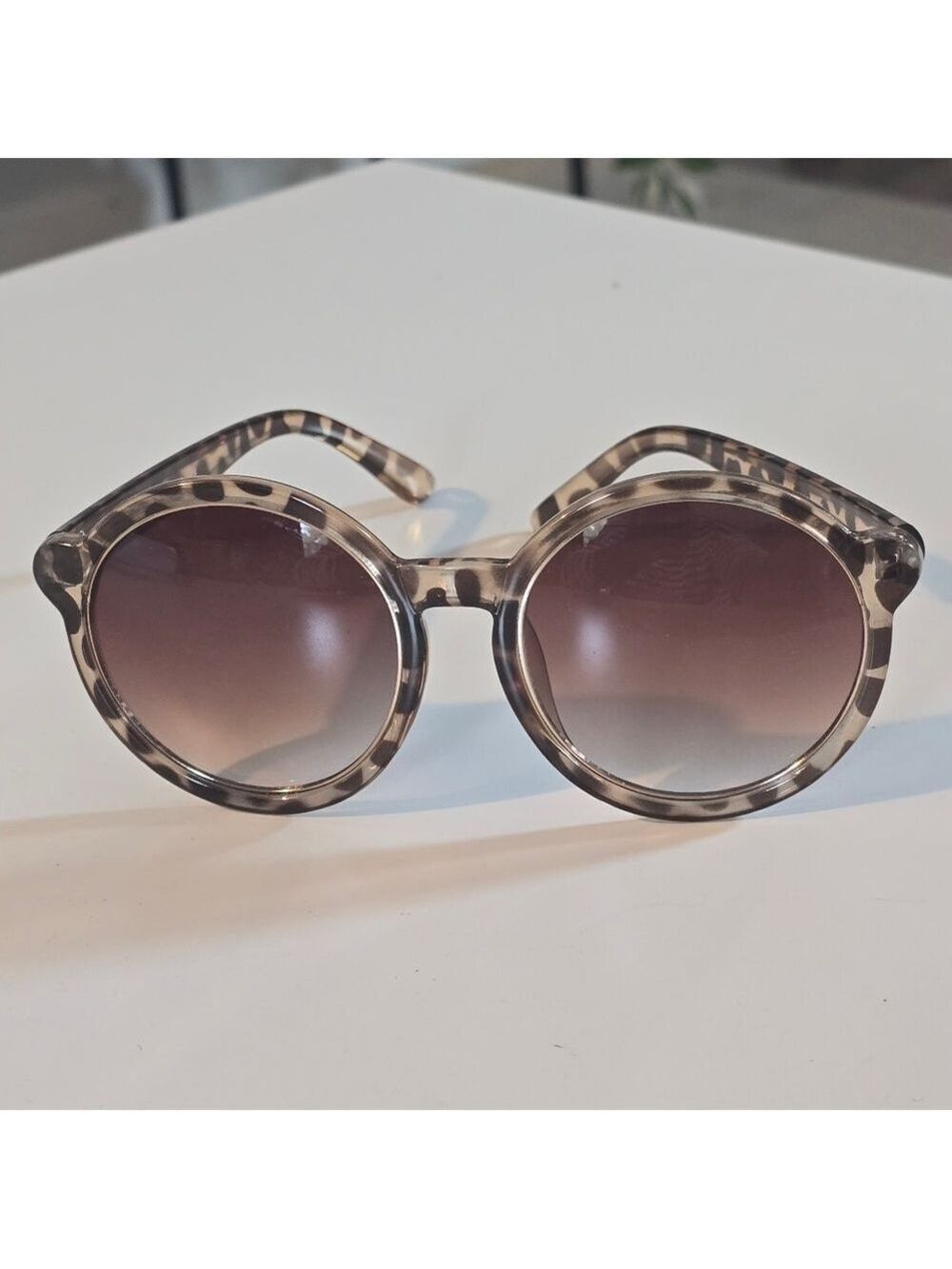 Stylish Tortoiseshell Oversized  Round Sunglasses Browm Lense